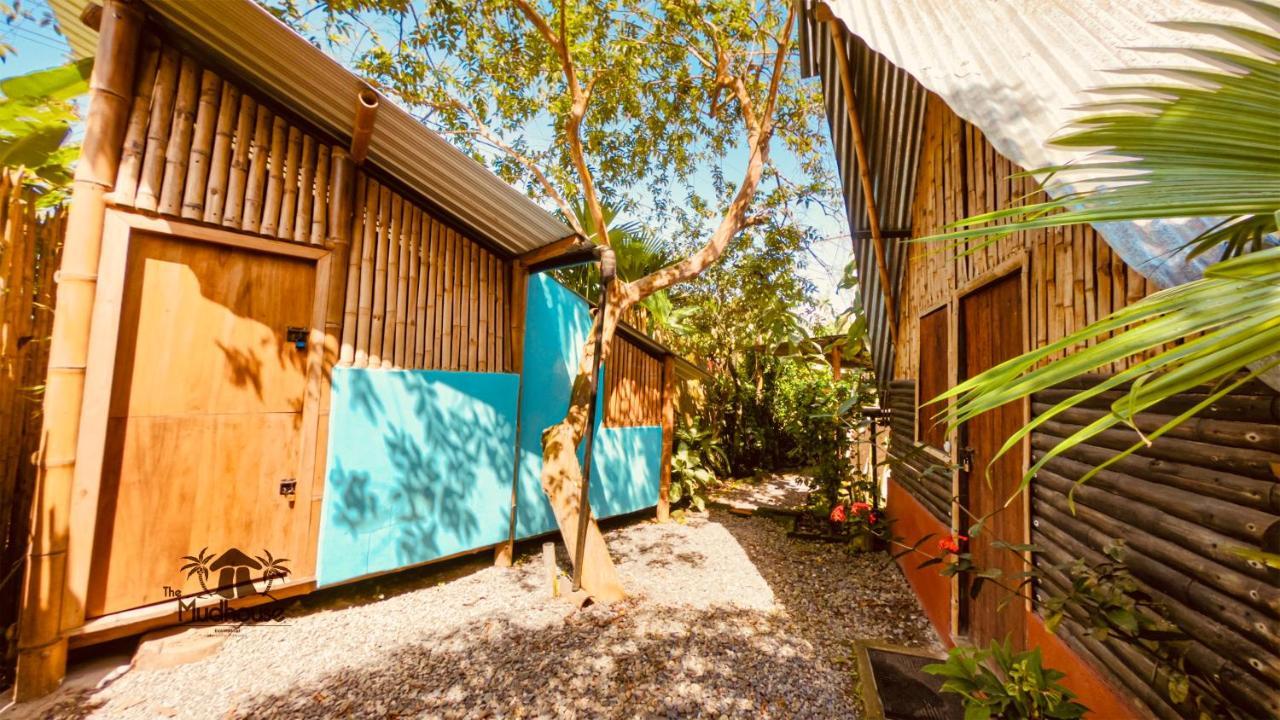 The Mudhouse Hostel Mompiche Buitenkant foto