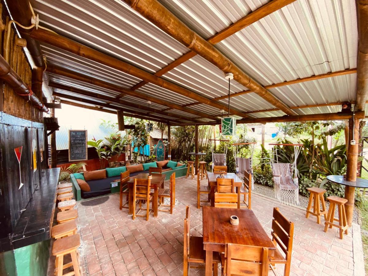 The Mudhouse Hostel Mompiche Buitenkant foto