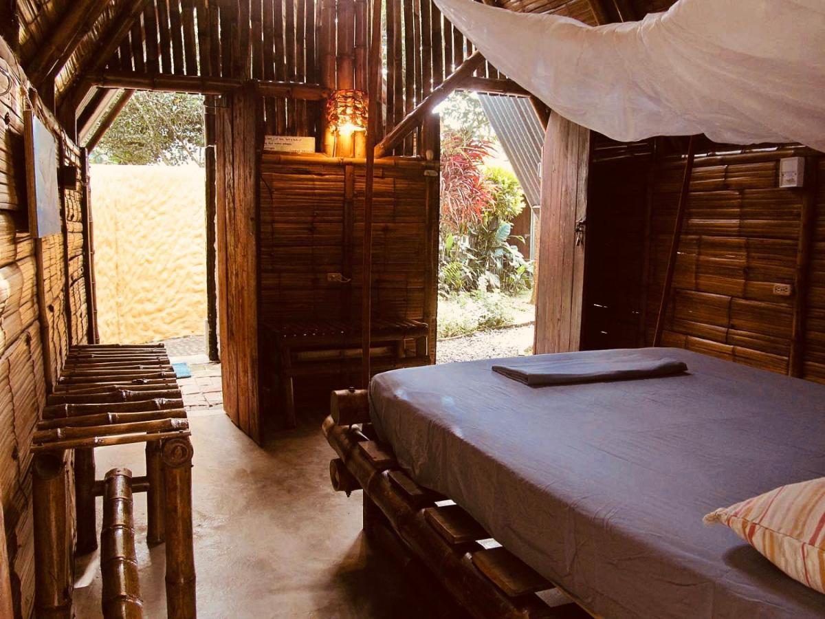 The Mudhouse Hostel Mompiche Buitenkant foto