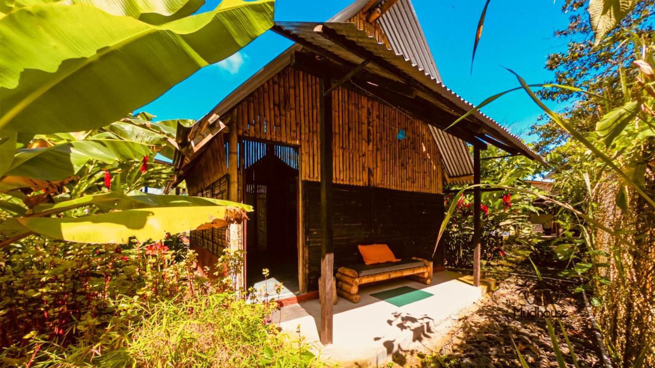 The Mudhouse Hostel Mompiche Buitenkant foto